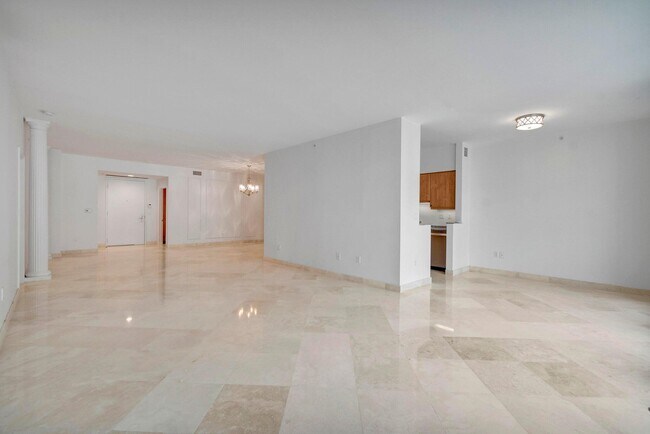 Building Photo - 500 SE Mizner Blvd