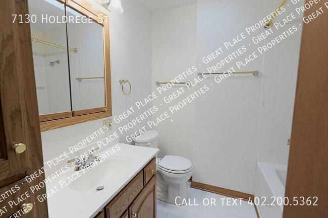 Building Photo - 7130 Holdrege St