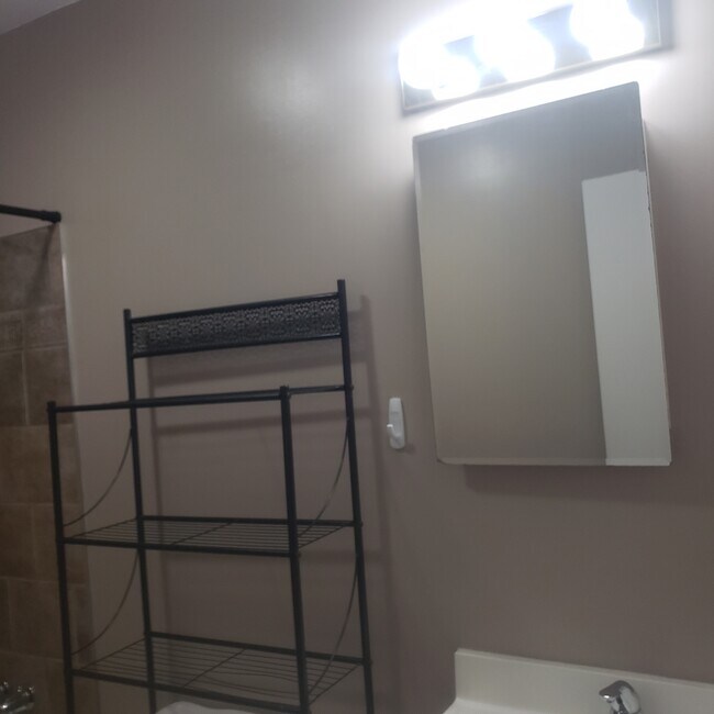 Building Photo - 4608 Aral Dr