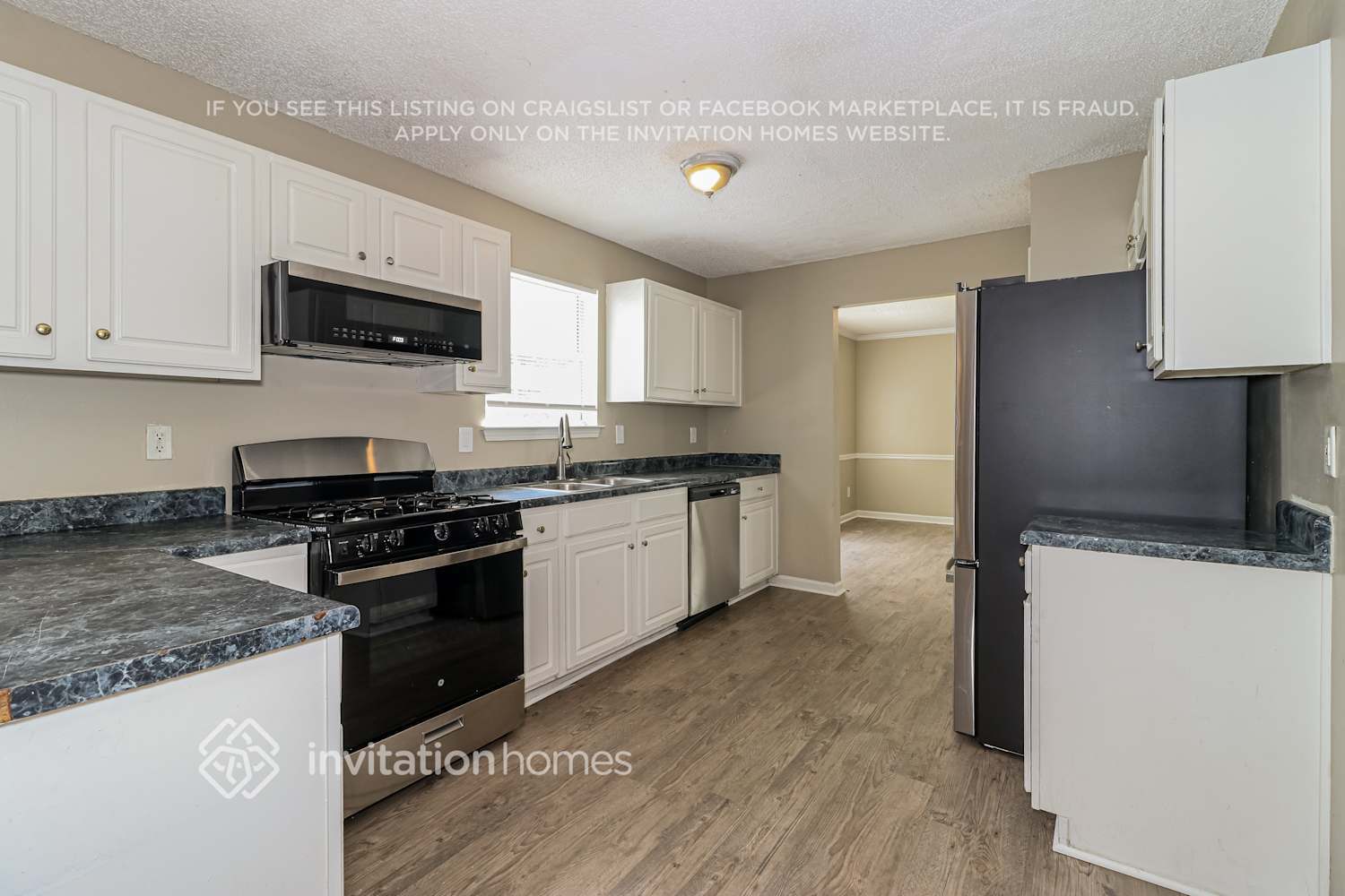 Building Photo - 532 Carriage Walk Ln