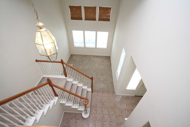 Building Photo - Located in Stonelake, 4 Bed, 2.5 Bath Elk ...