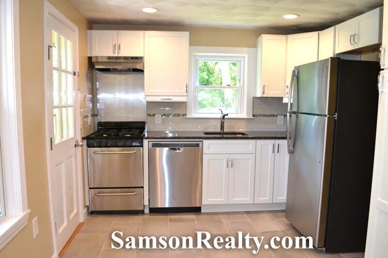 Building Photo - 84 Ryan Ave