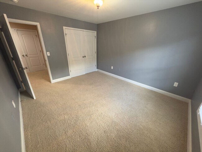Building Photo - Christiansburg, 3 BR / 2.5 BA, Available Now