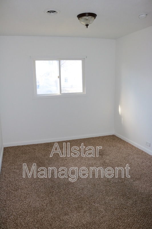 Building Photo - 958 Quentin Rd