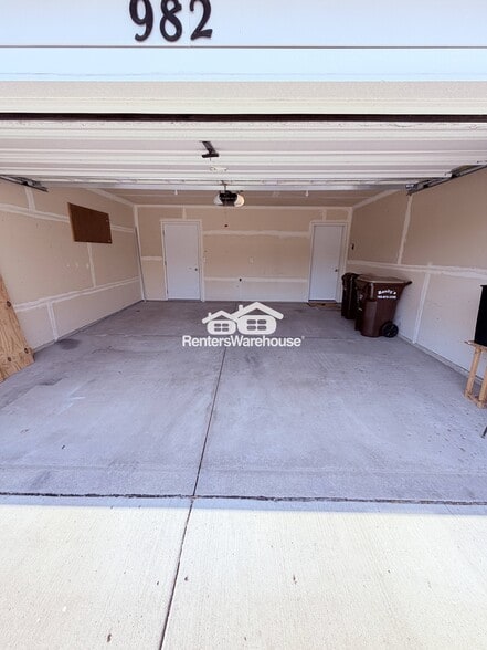 Building Photo - 982 Crossing Way