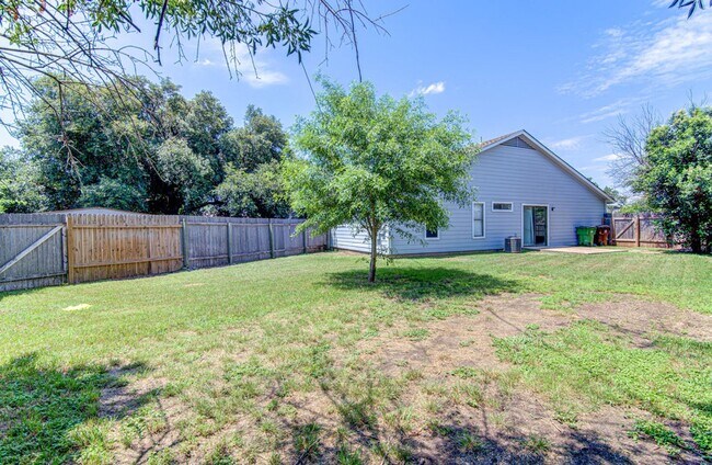 Building Photo - 1603 Dale Cove