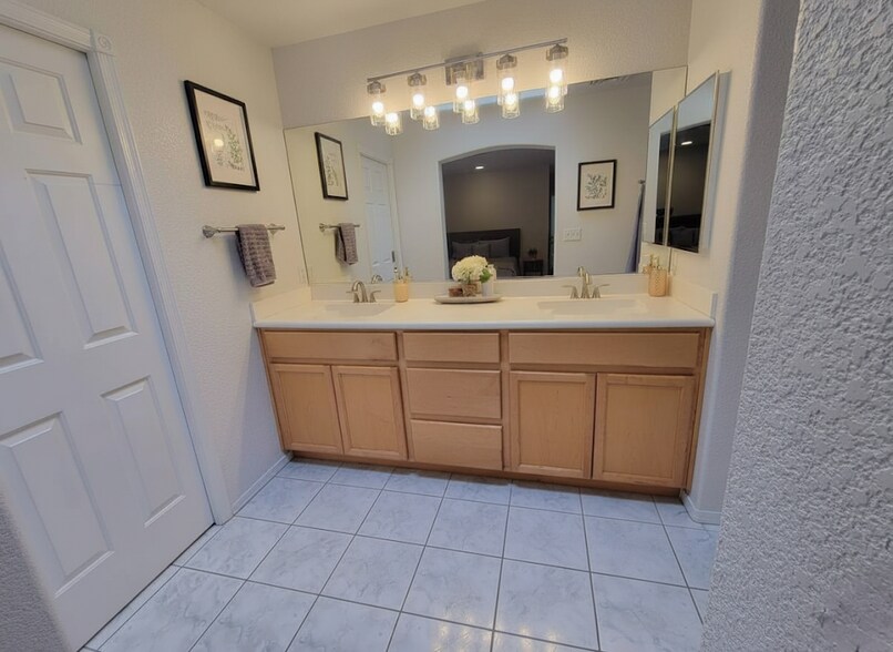 Building Photo - 2846 Seville Ln