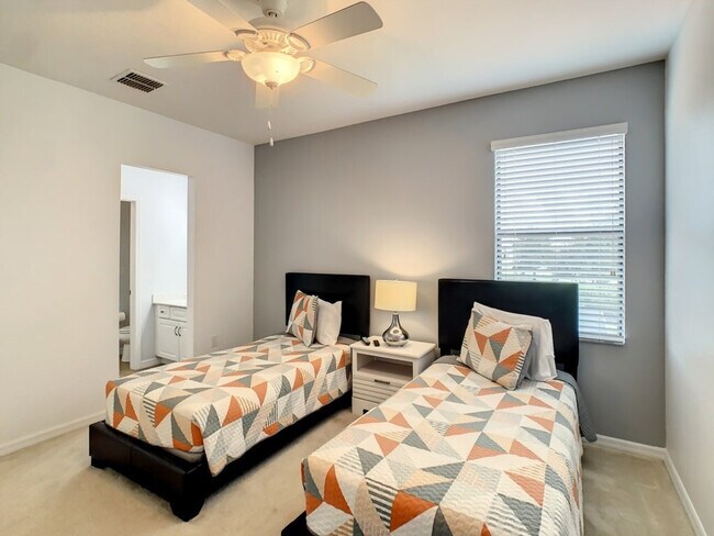 Building Photo - 2533 Rosemont Cir