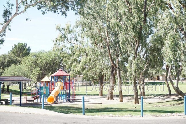 Building Photo - 5881 N Belbrook Dr