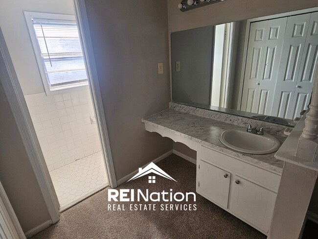 Building Photo - SPRAWLING 4BR/2BA MEMPHIS HOME! | Brick Fireplace & 2-Car Garage | Fenced Yard!