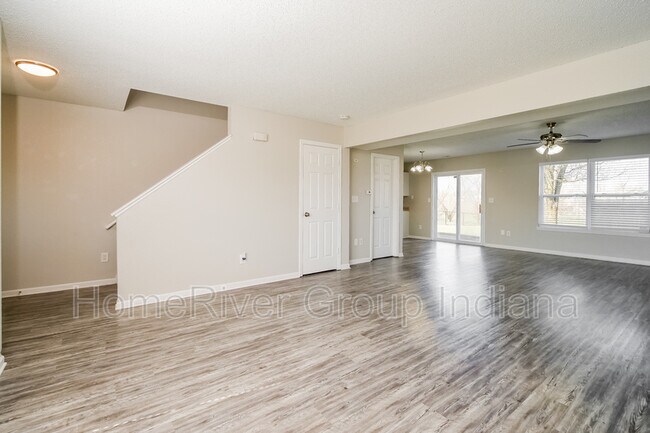 Building Photo - 5546 Bracken Dr