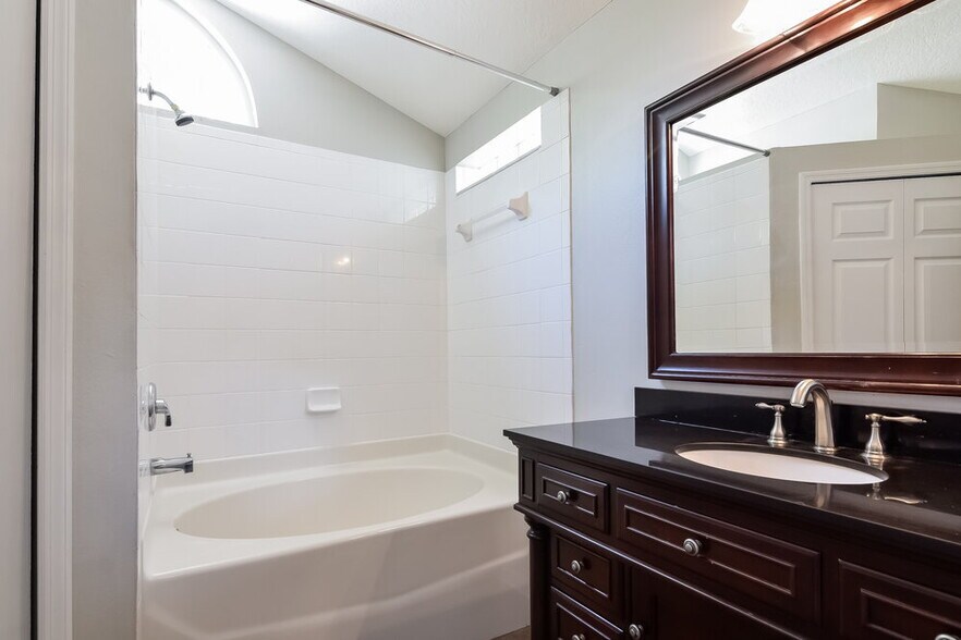 Building Photo - 5611 Tanagergrove Way