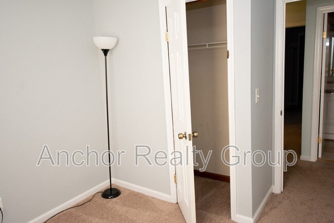 Building Photo - 304 Falling Ln