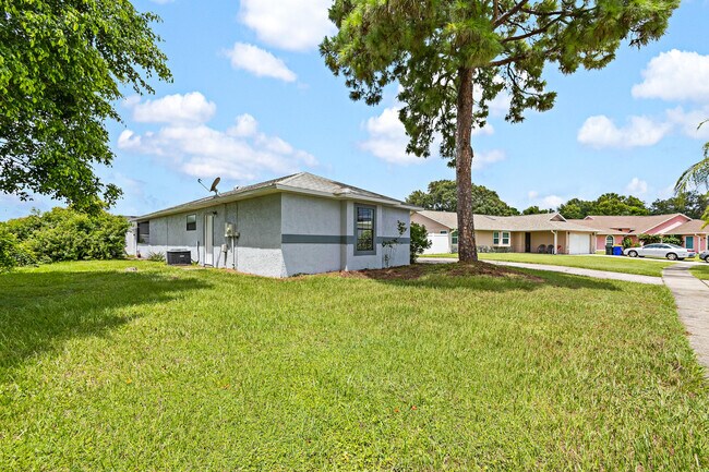 Building Photo - 809 Kara Cir