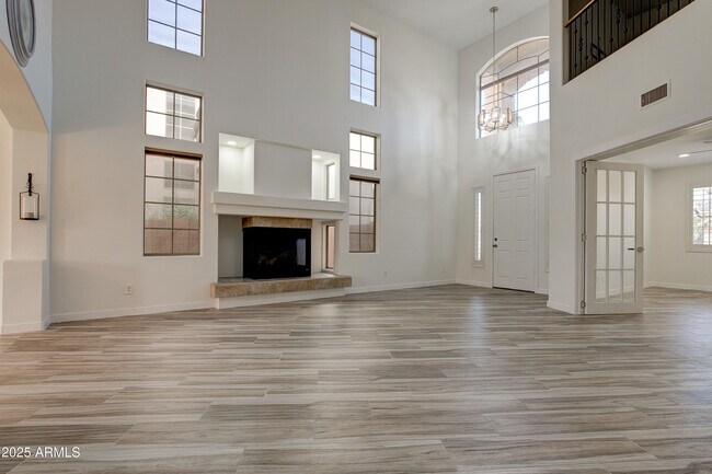 Building Photo - 2237 W Bonanza Ln