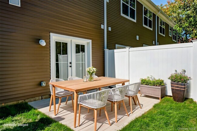 Building Photo - 1 Conklin St