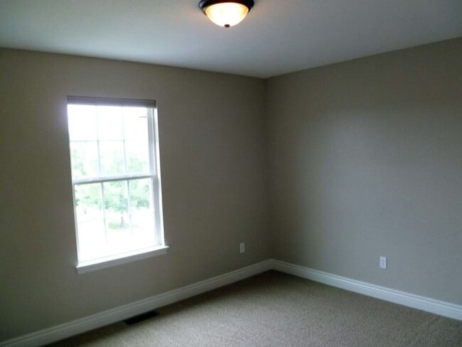 Building Photo - 3 Bedroom Victorian Style Home - Cherry Hill