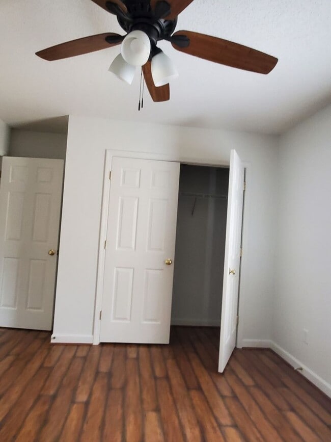 Building Photo - Ready to move in!