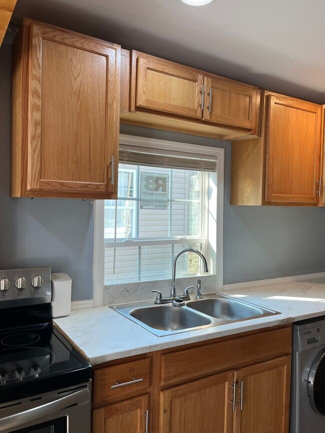 Building Photo - 2635 Royal St