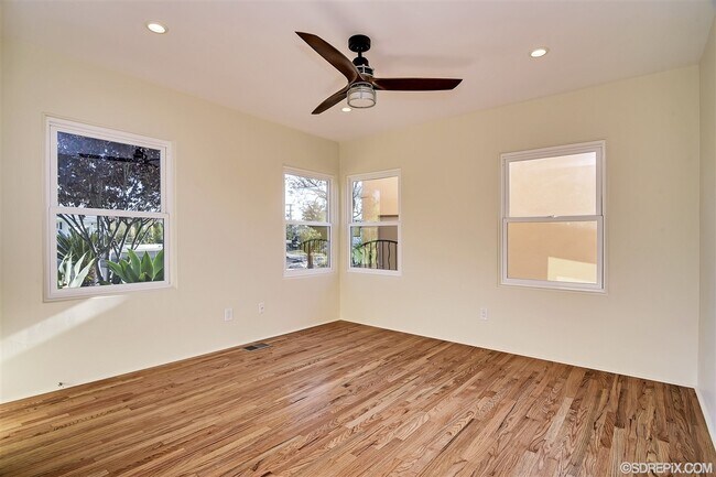 Building Photo - Modern 2 bedroom 2 bath home in Kensington Heights!