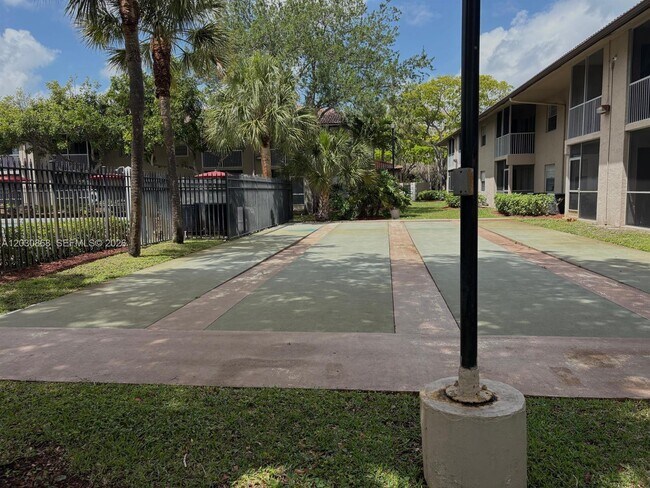 Building Photo - 8750 Royal Palm Blvd