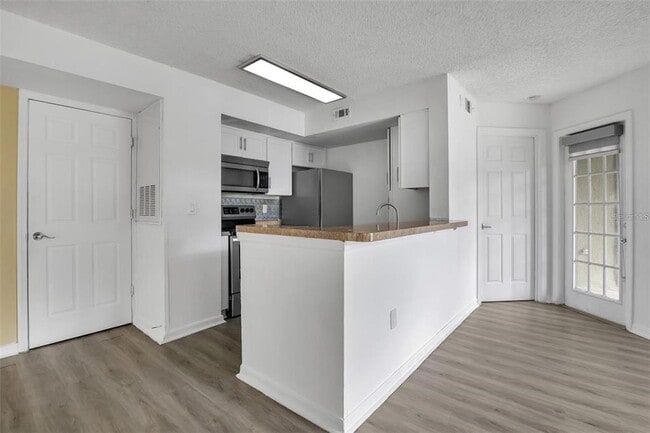 Building Photo - 413 Fountainhead Cir
