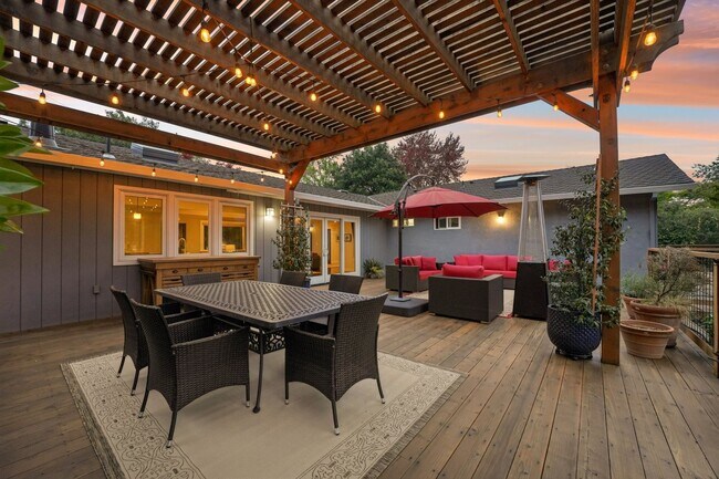 Building Photo - Single-Level Three-Bedroom Retreat in Napa...