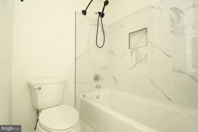 Building Photo - 8635 Union Pl