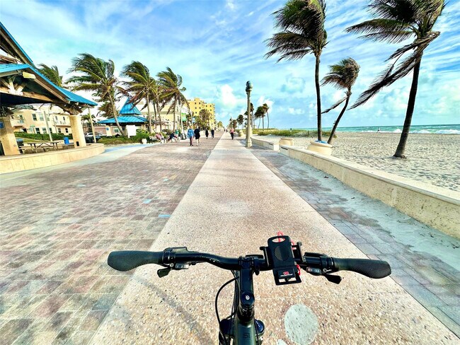 Building Photo - 2203 N Surf Rd