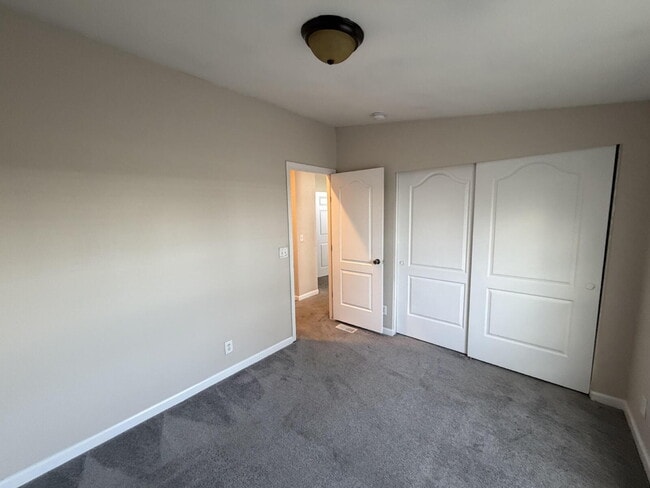 Building Photo - Country Living in this 4x2 Home