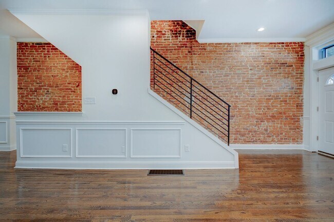 Building Photo - Newly Renovated 6 Bedrooms / 4 Bathrooms at Norris St