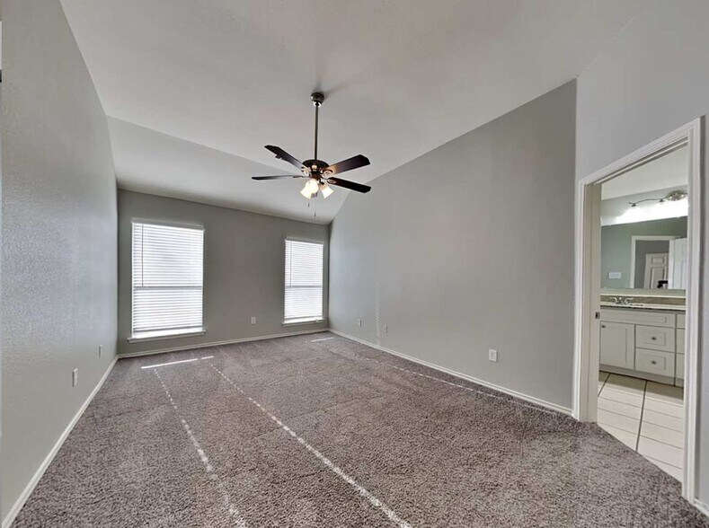 Building Photo - 2920 Crystal Way