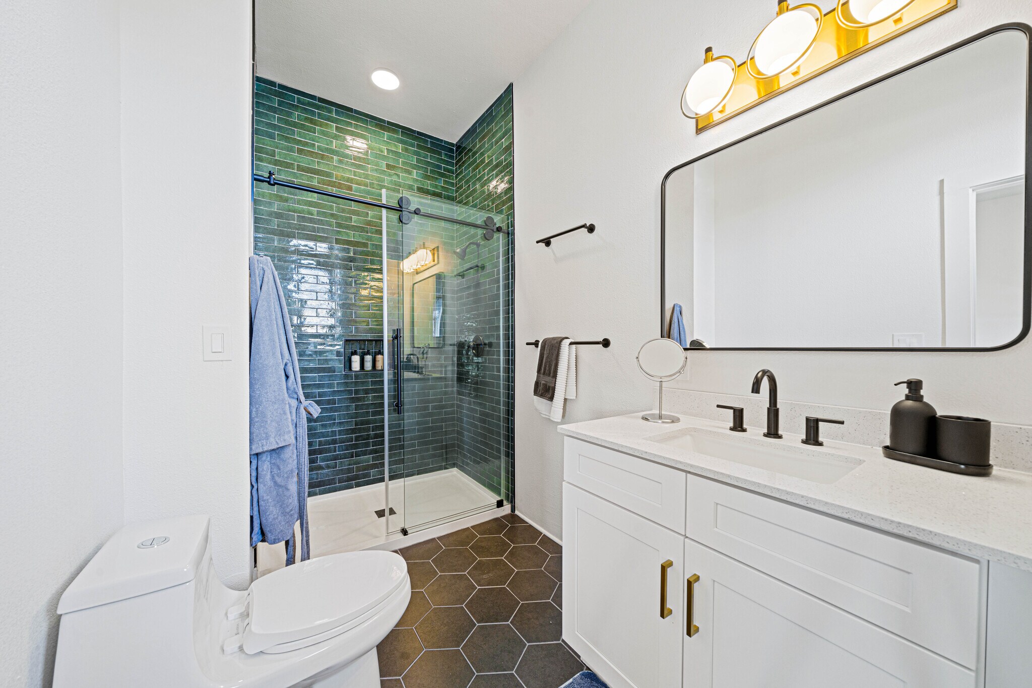 Building Photo - 540 Adams St