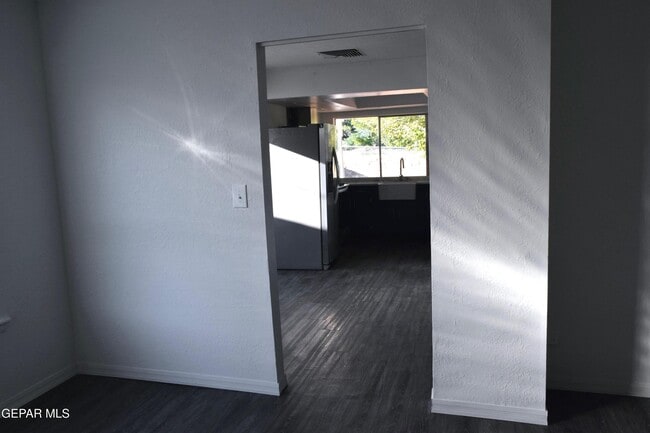 Building Photo - 4613 Sun Valley Dr