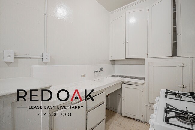 Building Photo - 746 S Coronado St