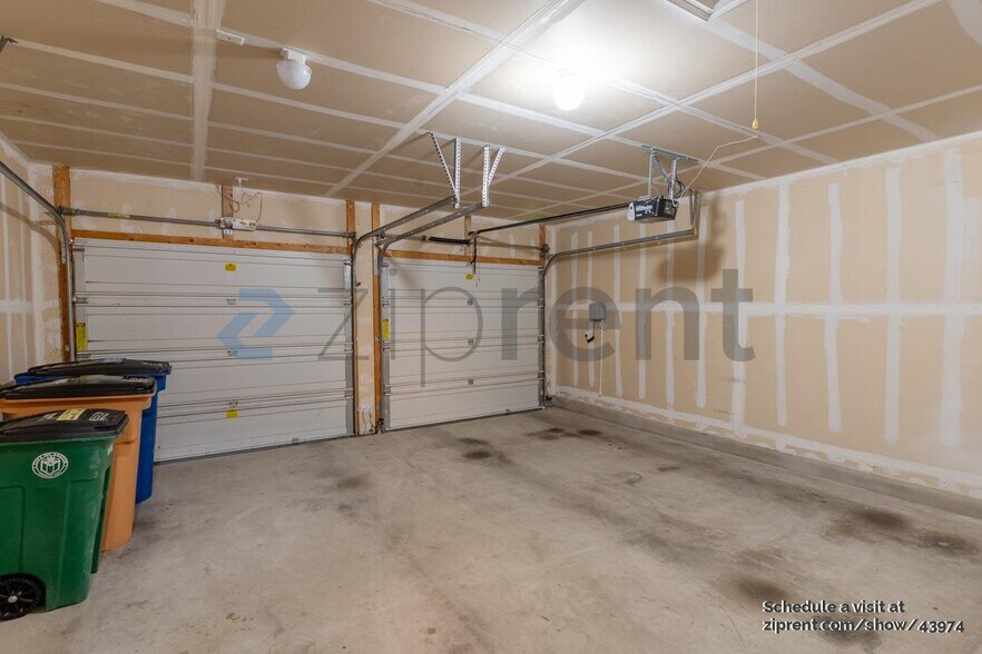 Building Photo - 11700 Springs Head Loop
