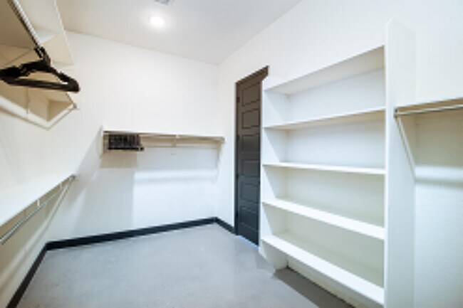 Building Photo - 14144 W Smoketree Dr