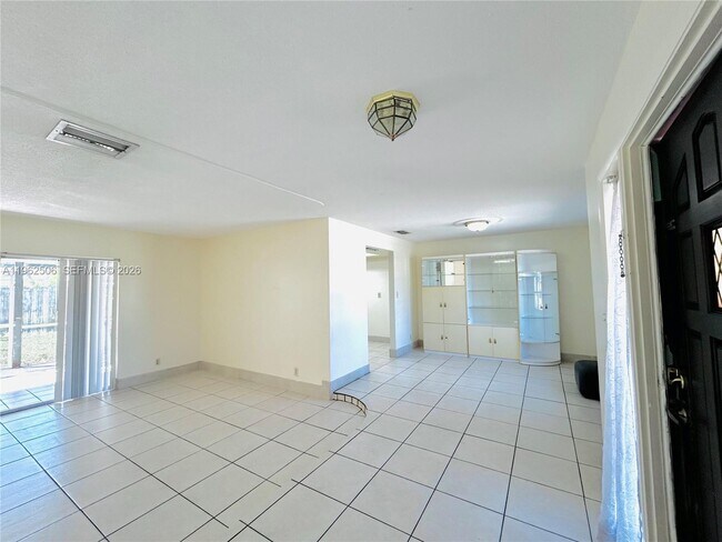 Building Photo - 6624 NW 2nd St