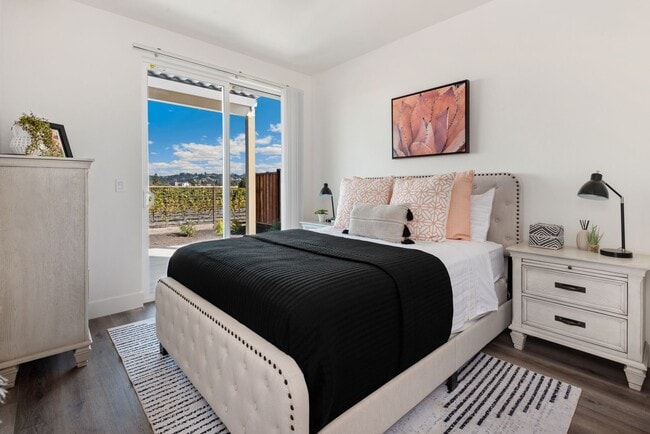 Building Photo - The Vineyards at Dennis Lane upper 2 bed 1 bath town home with vineyard views