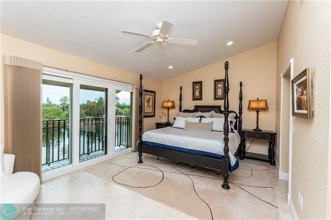 Building Photo - 270 Captains Walk