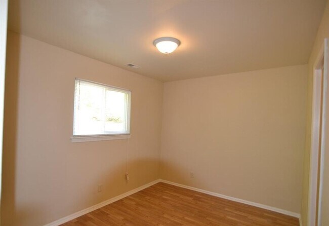 Building Photo - 3 Bedroom Home in Raleigh