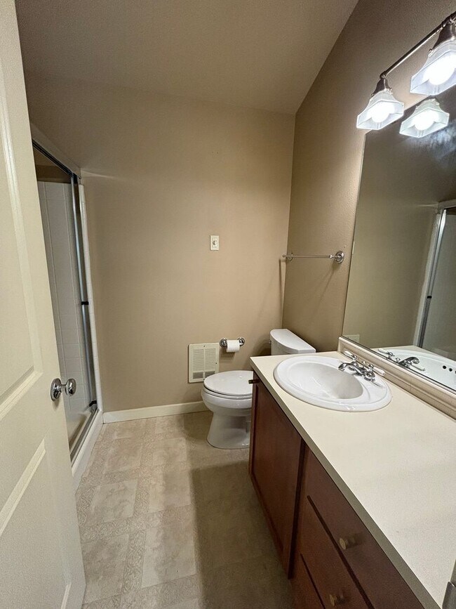 Building Photo - 5cart01