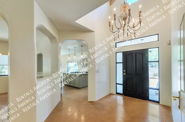 Building Photo - Gorgeous Catalina Home!