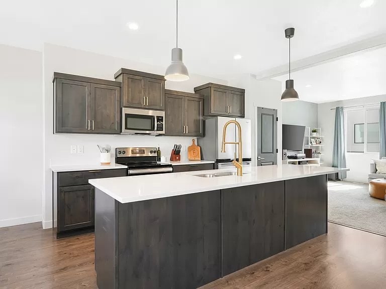 Building Photo - 984 W Sunspear Dr