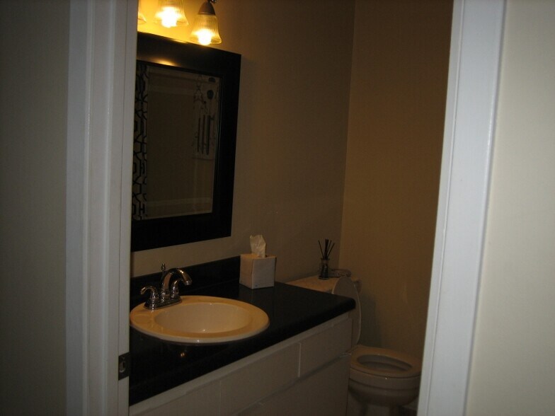 Building Photo - 1156 N Alston St