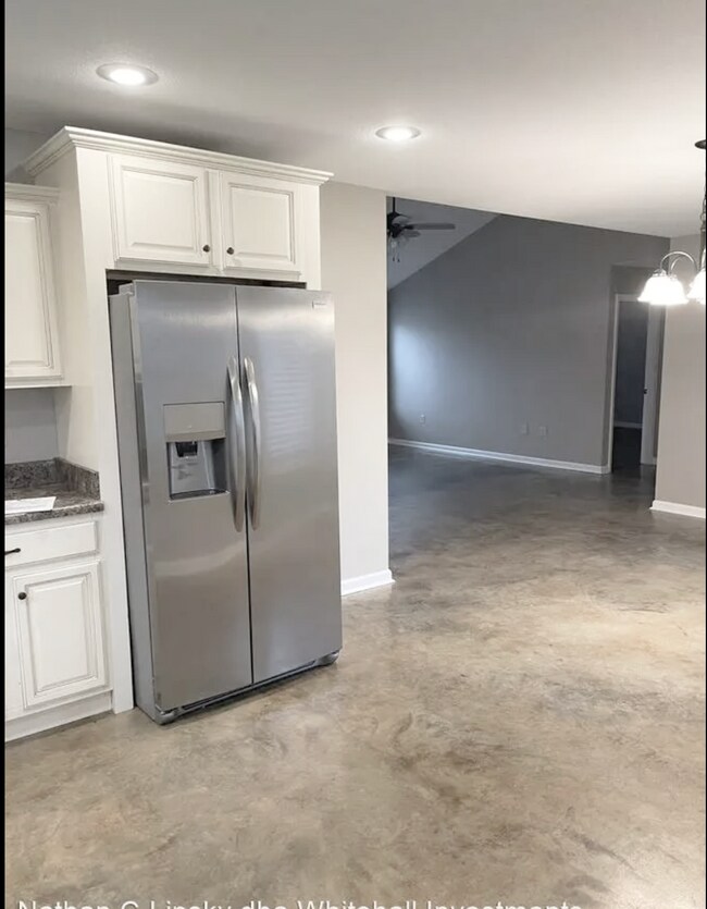 Building Photo - 4832 Wildwood Ln