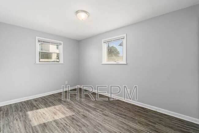 Building Photo - 272 Powell Cir