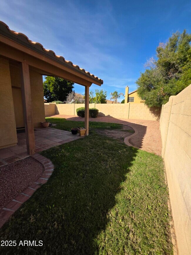 Building Photo - 5946 E Aire Libre Ln