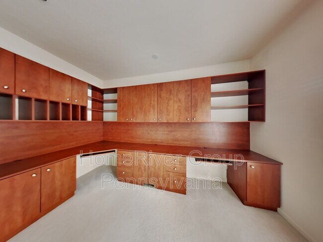 Building Photo - 145 Tanglewood Dr