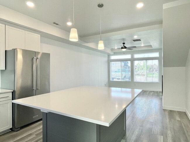 Building Photo - FIRST MONTH FREE!